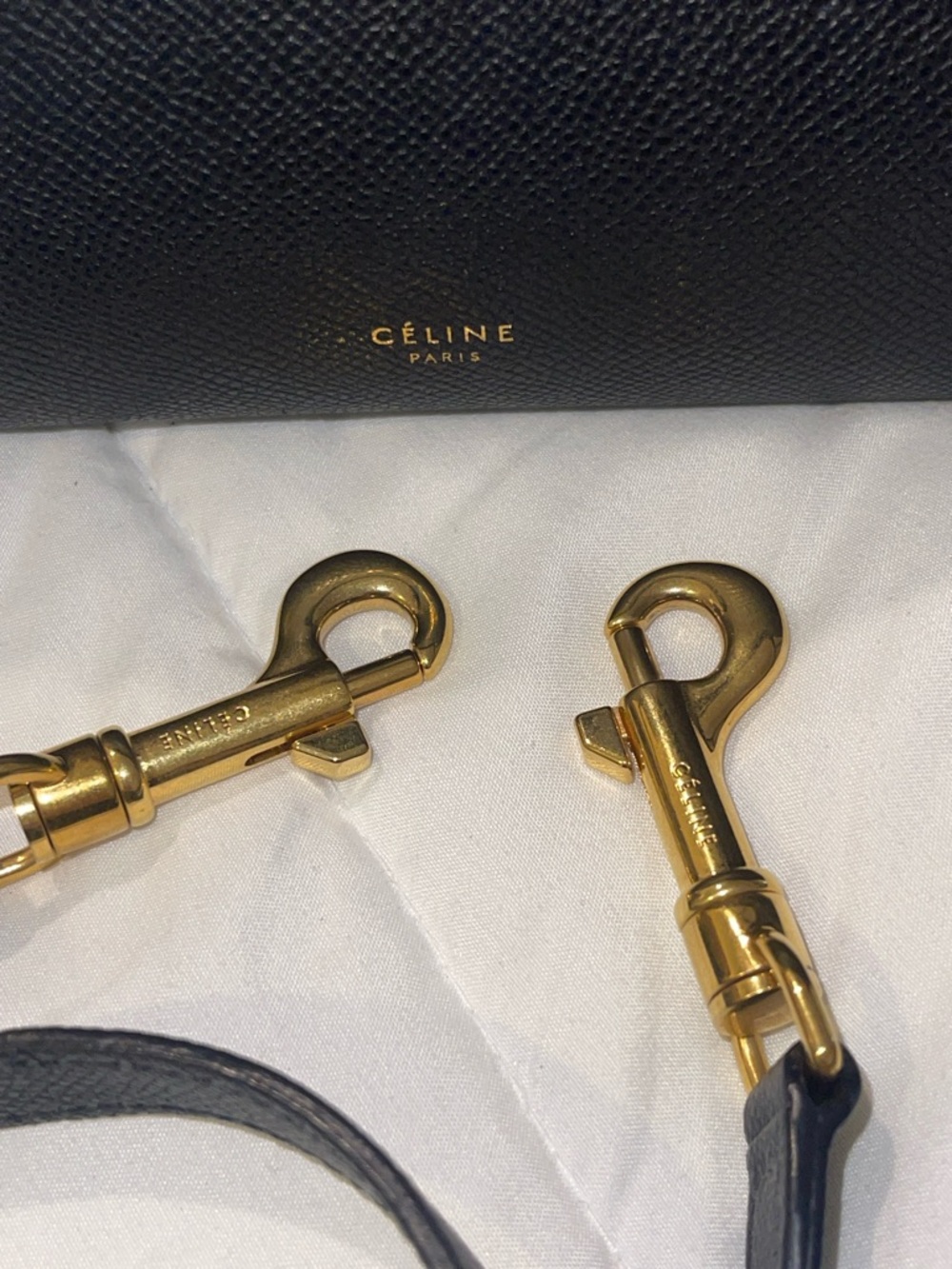 CÉLINE
CÉLINE Grained Calfskin Belt Bag Micro - Picture 16 of 16